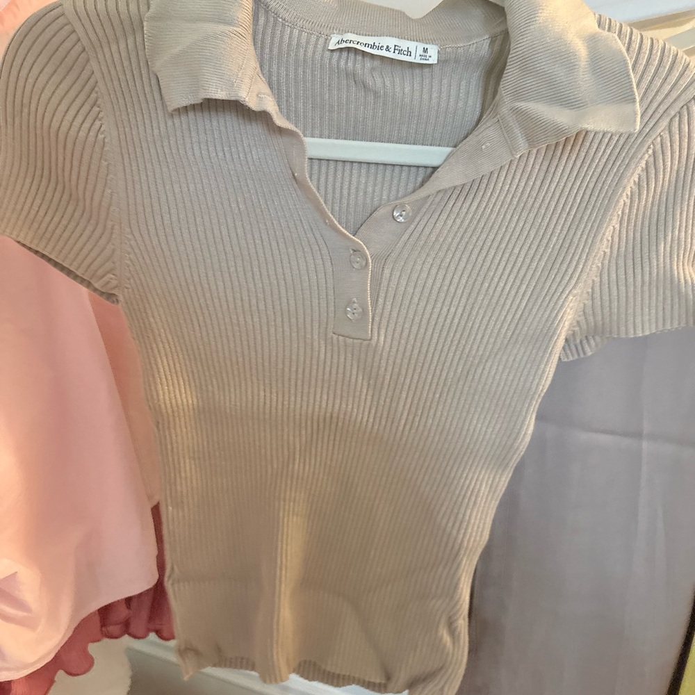 A&F COLLARED SHORT SLEEVE SWEATER TOP